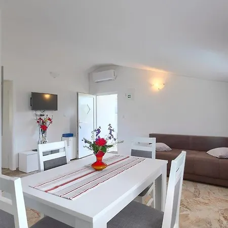 Mirjana Apartment *